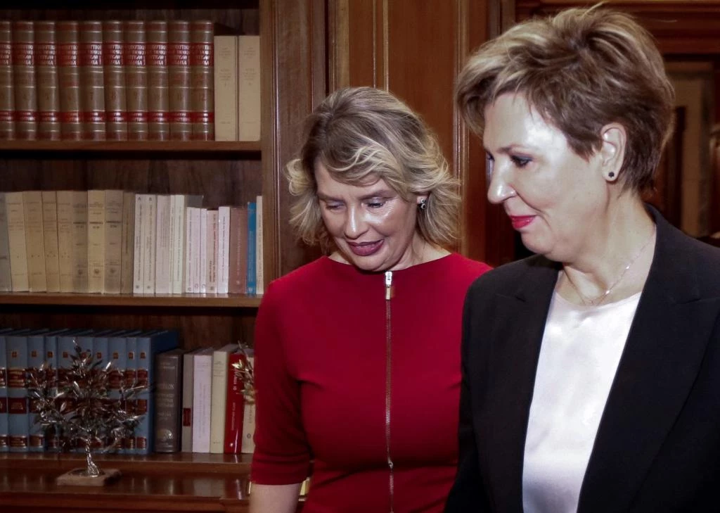 «Πλακώθηκαν» Παπακώστα- Γεροβασίλη για τις κρίσεις στην Αστυνομία – Ποια απείλησε να παραιτηθεί